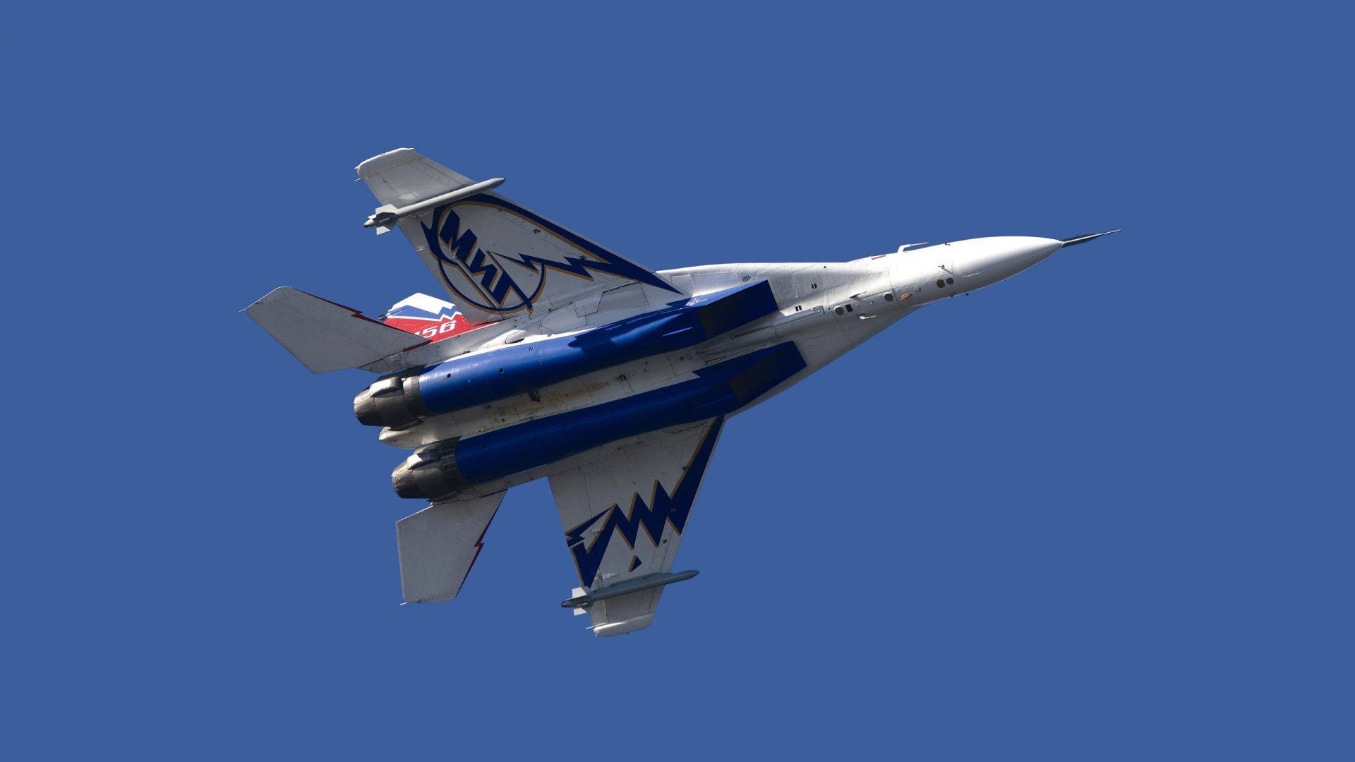 马德里竞技守住主场优势,保持在西甲前列,马德里竞技队官方网站