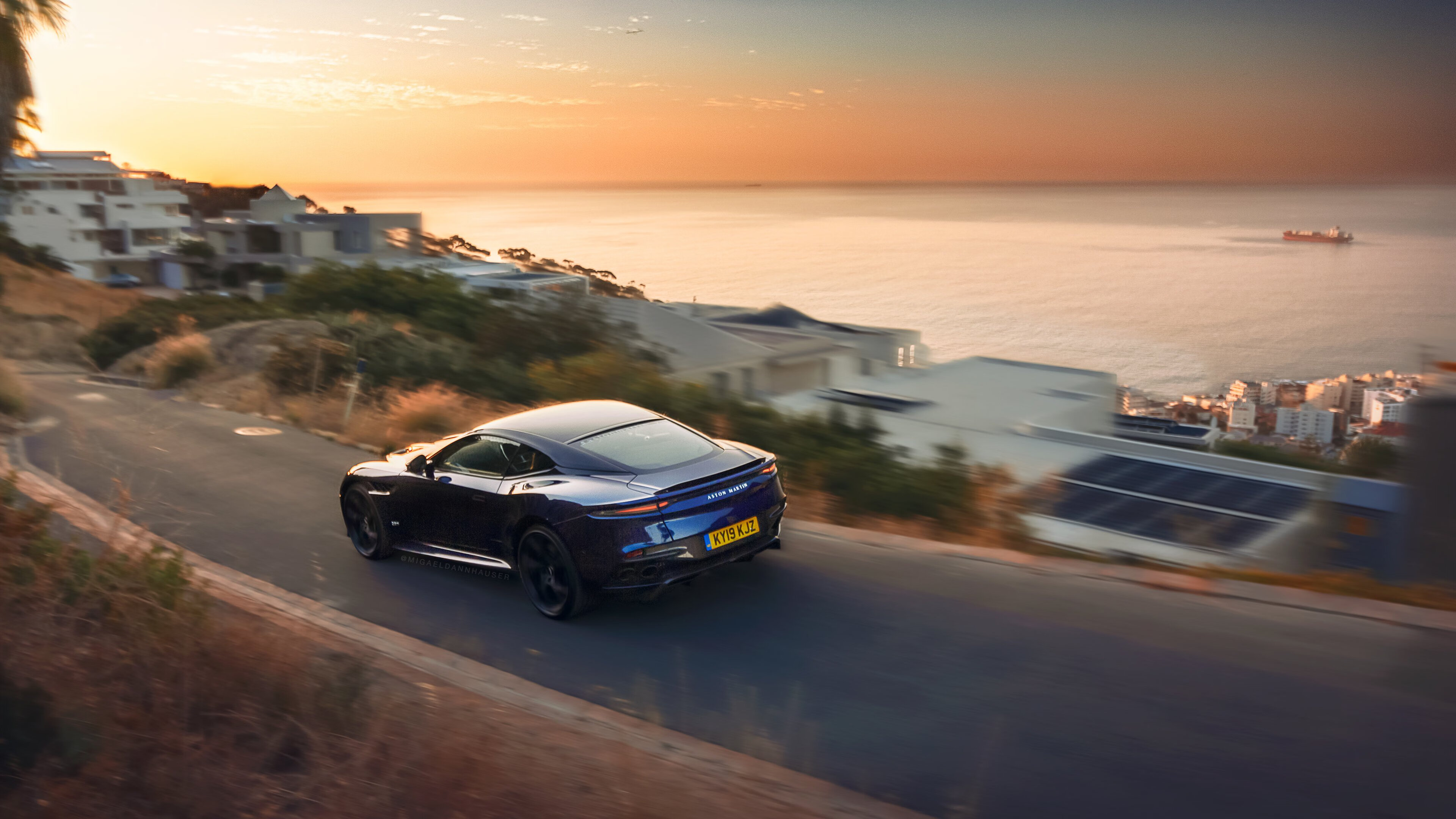 攻守平衡或进攻爆发哪种策略更适合赛季冲刺,攻守平衡的中场