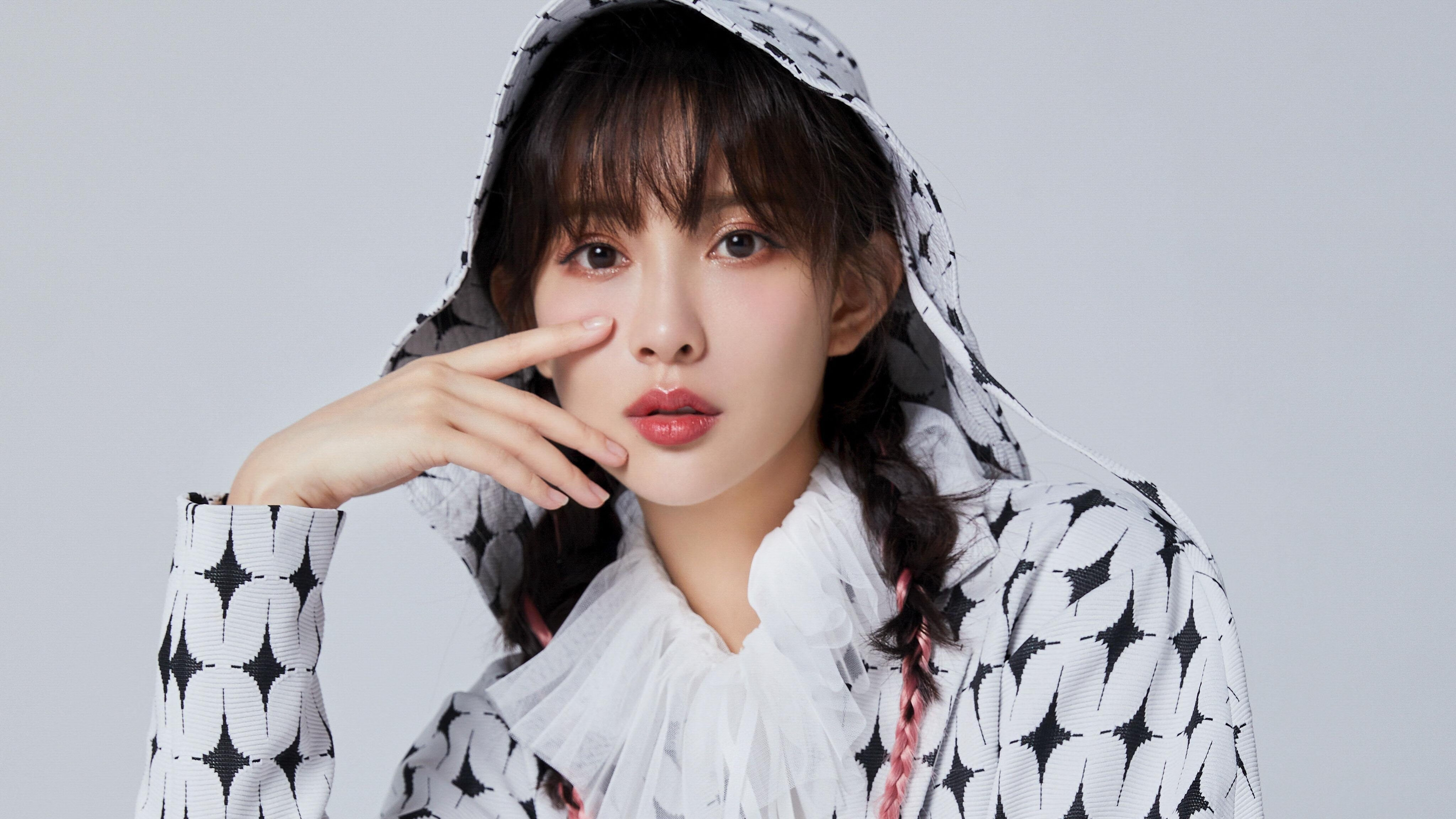 中国足球俱乐部支持球员多维兴趣发展方向，对中国足球俱乐部改为中性名称现象分析